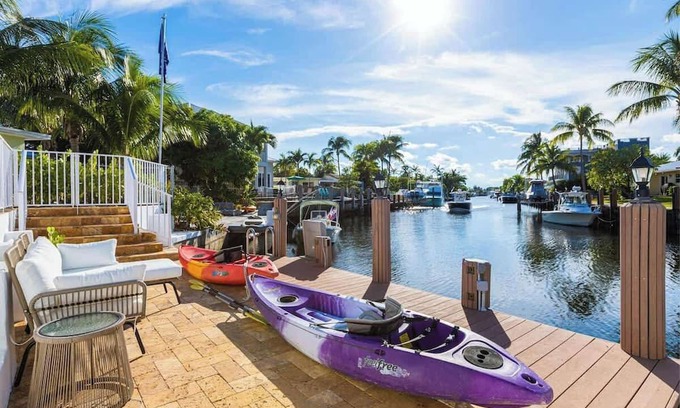 Pompano Isles Maison | Adorable Villa with water front in Pompano