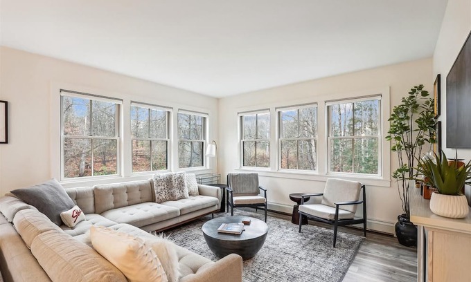 Stowe Hollow Maison | Streamside Hollow: 3 br w/fireplace, firepit, & garage!