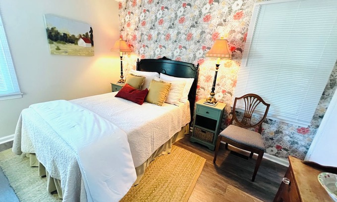 Buies Creek Maison | The Oasis. Cozy 3-bed house 1 mile to Campbell University. WiFi