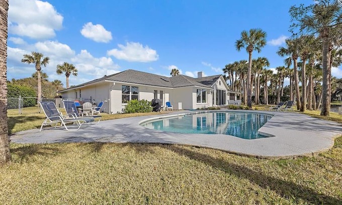 Old Ponte Vedra Beach Maison | VIEWS! Newly renovated single family home on cul de sac with pool close to beach access!