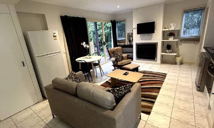Highton Maison | Granny With Great View