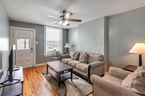 Southwest Garden Maison | Historic First Floor Tower Grove Unit with 4 queen beds STL 1W