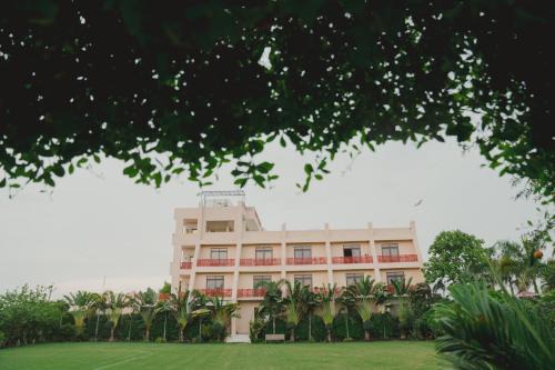 Varanasi Station Balnéaire | Kashi Anandam Signature Collection by Eight Continents