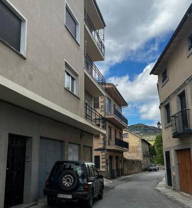Piedrahita Appartement | Amplio, fresco y céntrico, con patio y balcón
