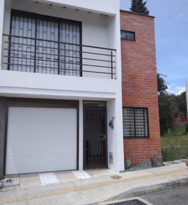 Retiro Maison | Casa de lujo En la Ceja, con parqueadero y BBQ