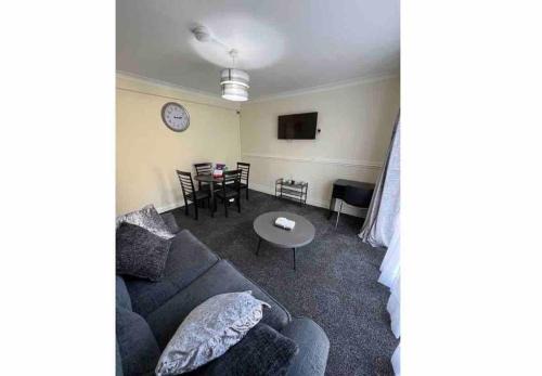 Cairndow Maison | Lovely 4 Bedroom semi-detached with parking