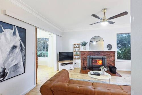 Romsey Maison | 'Hawthorn Park' Farm Homestead in Macedon Ranges