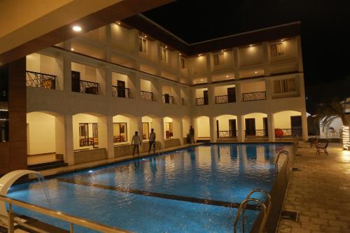 Theni Hôtel | THE RIVIERA
