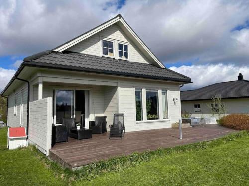 Leknes Maison | Central house in Leknes (with two cats)