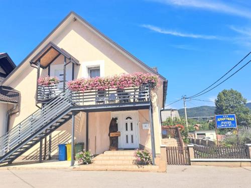 Brinje Appartement | Apartman Jezerane